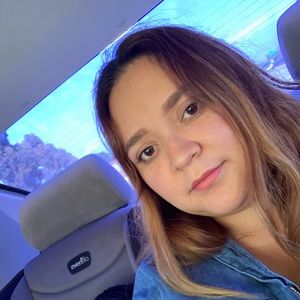 Meet your Posher, Carolina